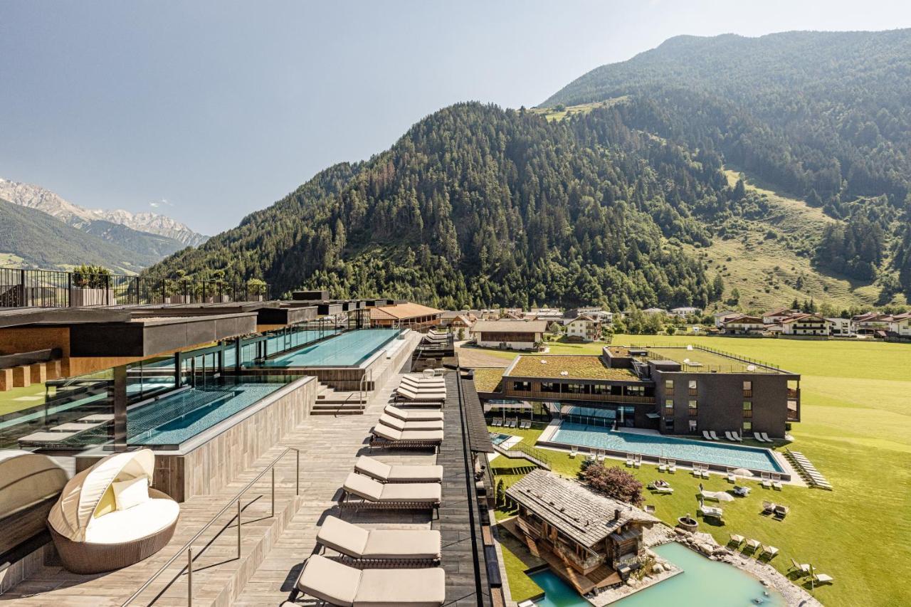 Alpine Luxury Spa Resort Schwarzenstein Lutago Exterior photo