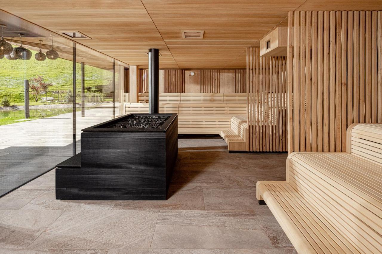 Alpine Luxury Spa Resort Schwarzenstein Lutago Exterior photo