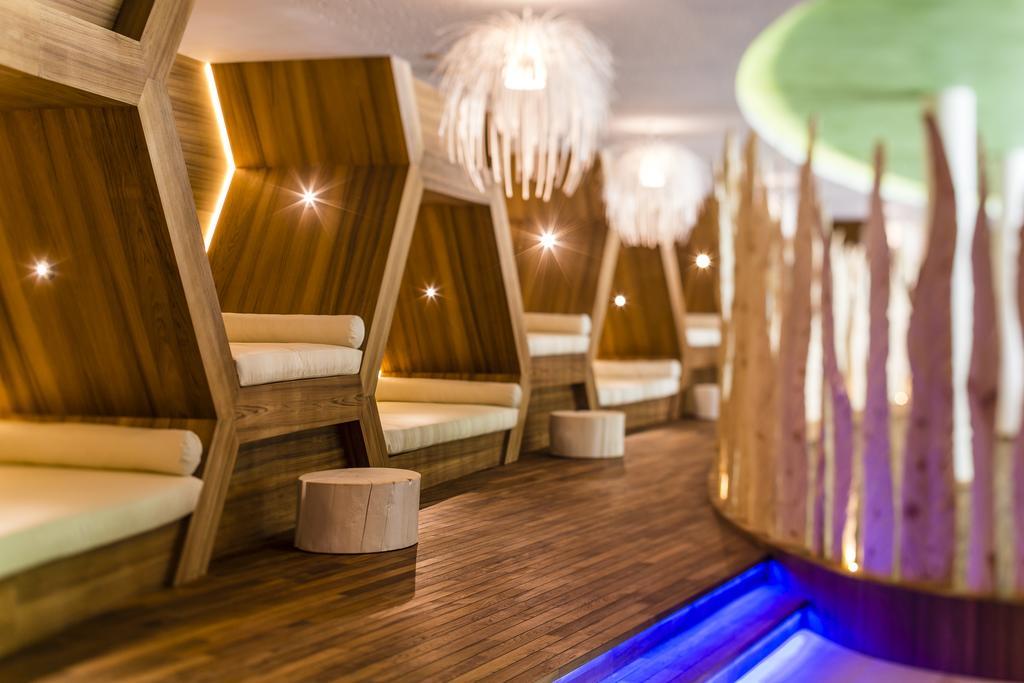 Alpine Luxury Spa Resort Schwarzenstein Lutago Exterior photo